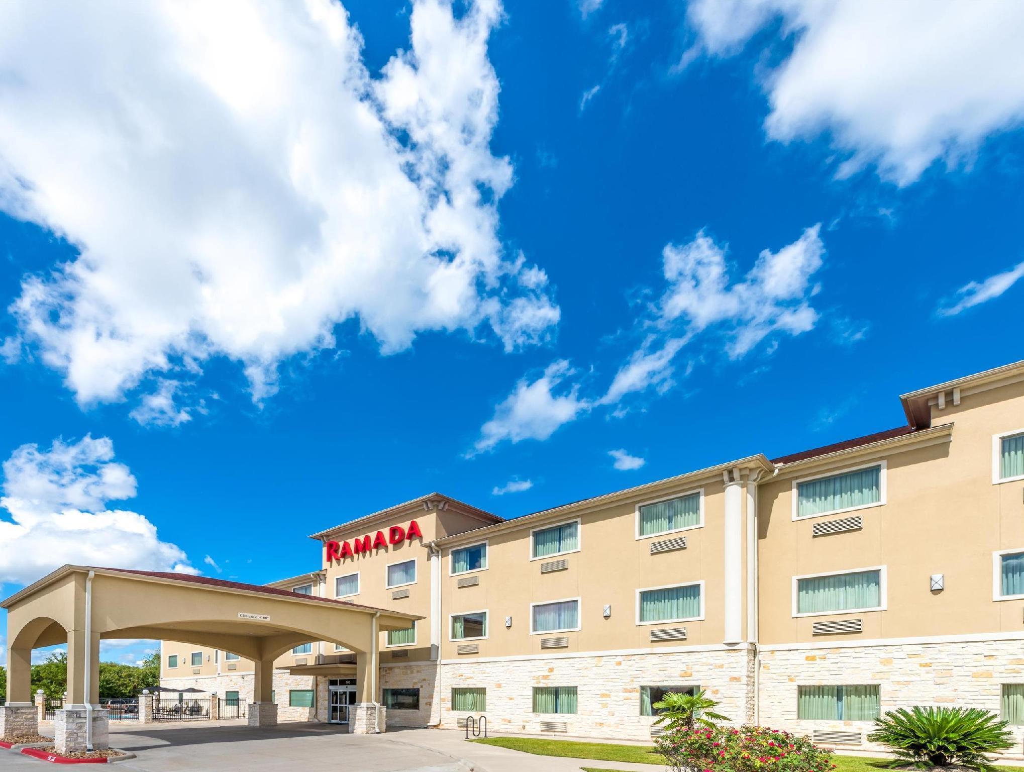 Hotel Ramada By Wyndham College Station Exterior foto